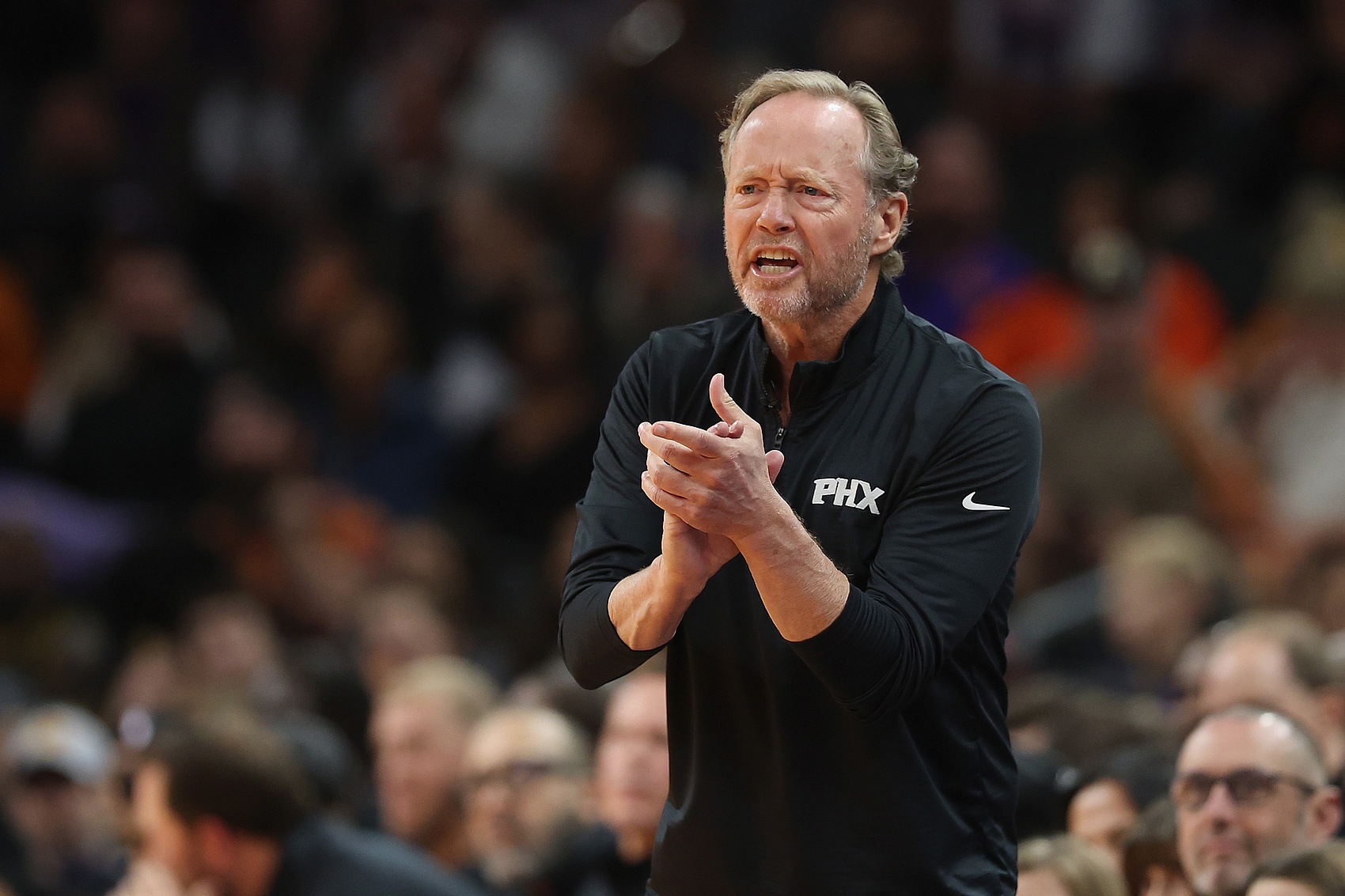 布克在你執(zhí)教過(guò)的球員中排第幾？布登：他今晚排名第一